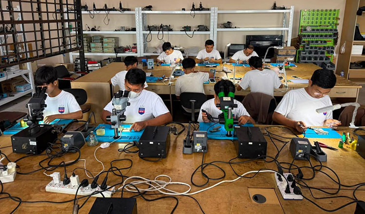 /2026/10/tvet-to-boost-cambodias-sme-productivity-52000-646203.htm